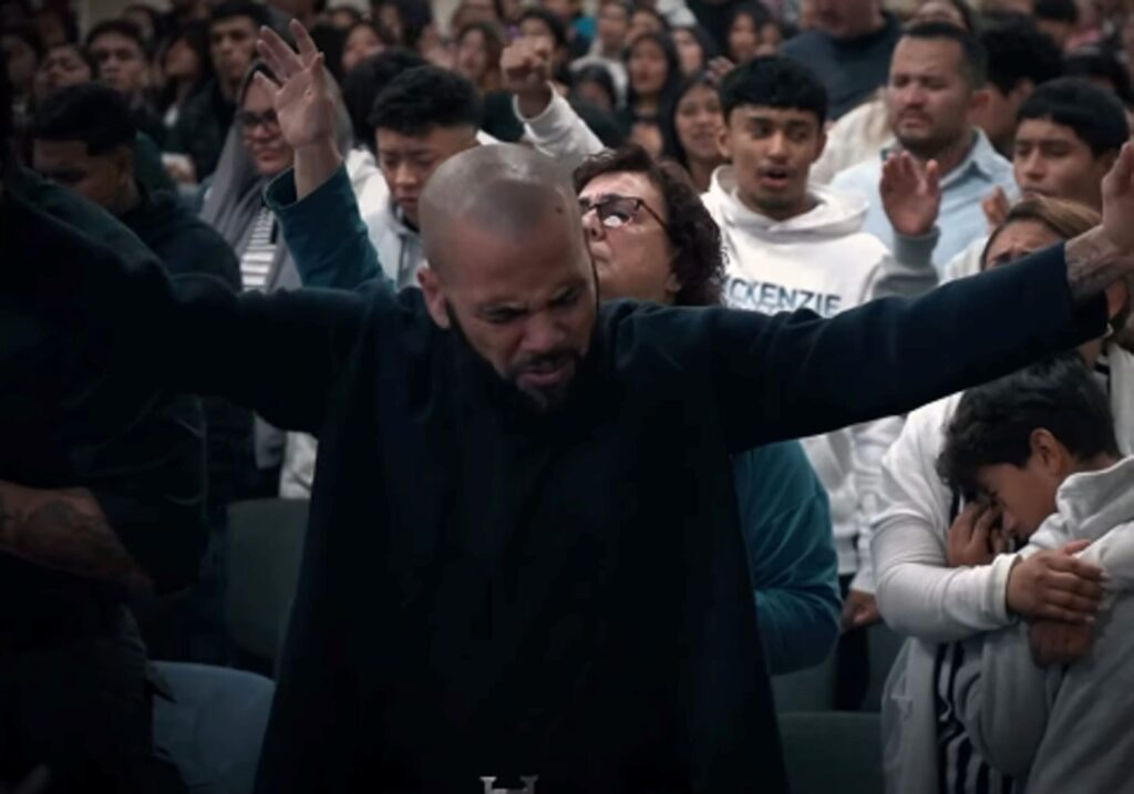 video:-daniel-alves-prega-durante-culto-na-espanha-apos-absolvicao