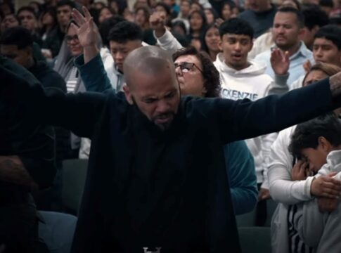 video:-daniel-alves-prega-durante-culto-na-espanha-apos-absolvicao