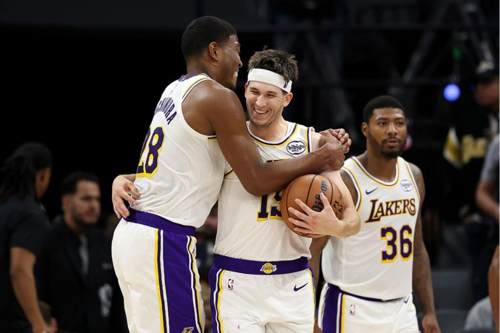 nba:-austin-reaves-marca-50-pontos-e-tecnico-do-lakers-celebra