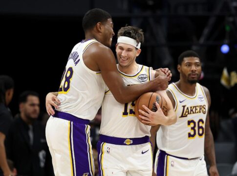 nba:-austin-reaves-marca-50-pontos-e-tecnico-do-lakers-celebra