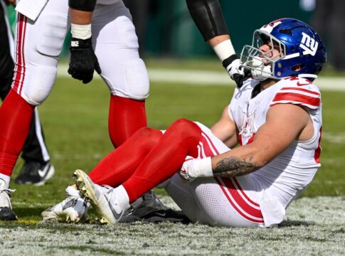 estreante-da-nfl-sofre-lesao-impressionante-e-passa-por-cirurgia.-veja