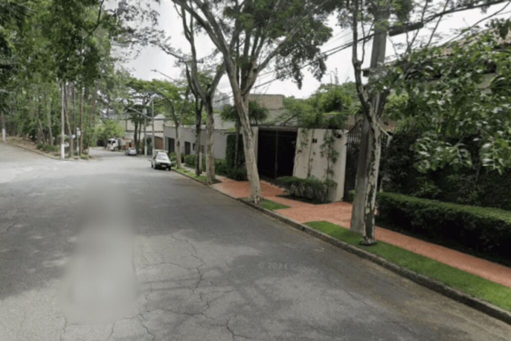 quadrilha-assalta-2-casas-e-faz-familias-refens-em-bairro-nobre-de-sp