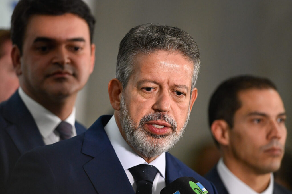 imagem-de-lira-com-bolsa-hermes-viraliza-e-levanta-alerta-para-2026