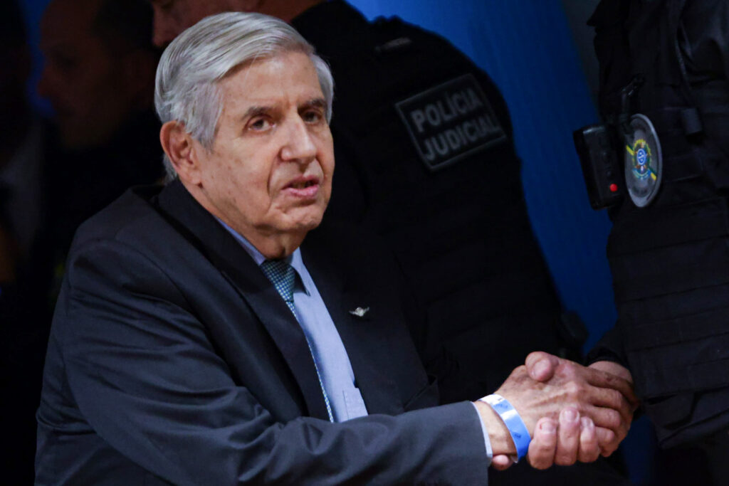 augusto-heleno-pede-ao-stf-revisao-de-multa:-“situacao-de-miseria”