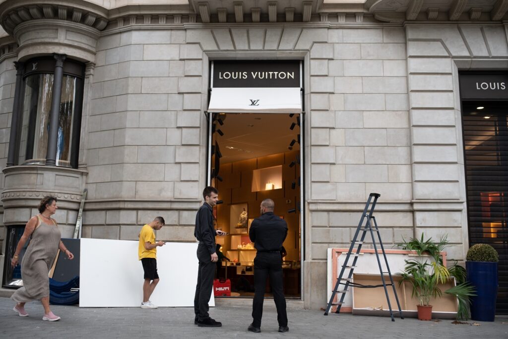 serie-de-roubos-em-lojas-de-grifes-assustam-eua-e-europa