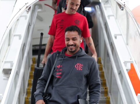 video:-flamengo-desembarca-na-argentina-para-enfrentar-racing