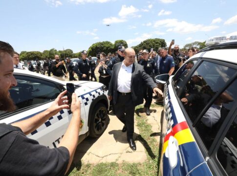 ibaneis-rocha-entrega-125-novas-viaturas-a-policia-militar-do-df ibaneis-rocha-entrega-125-novas-viaturas-a-policia-militar-do-df