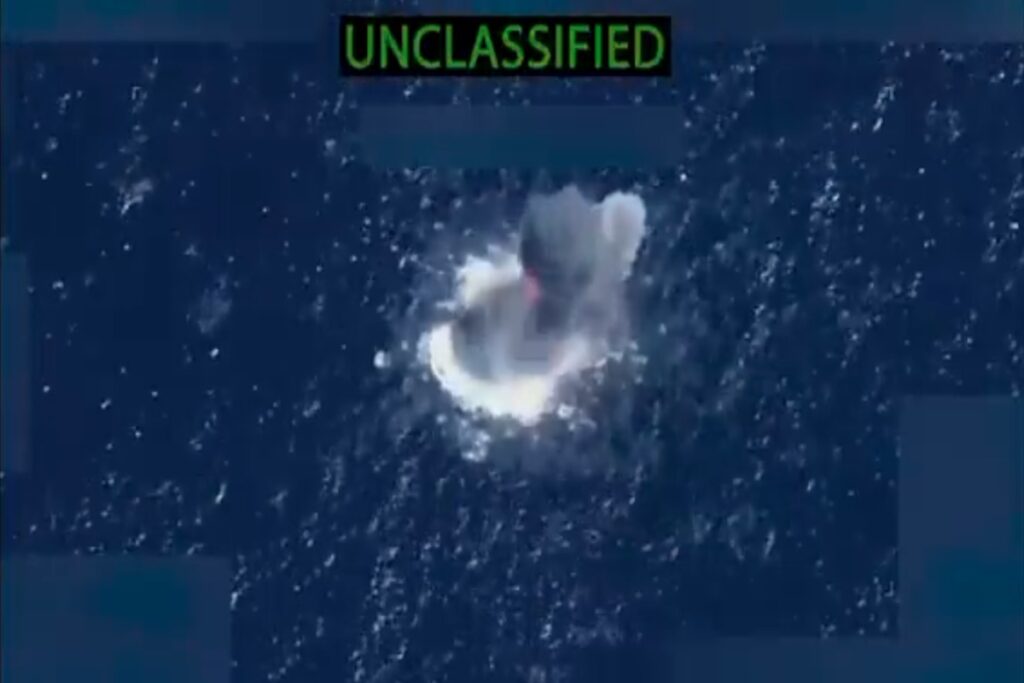 eua-atacam-mais-4-barcos-de-“narcoterroristas”;-ha-ao-menos-14-mortos