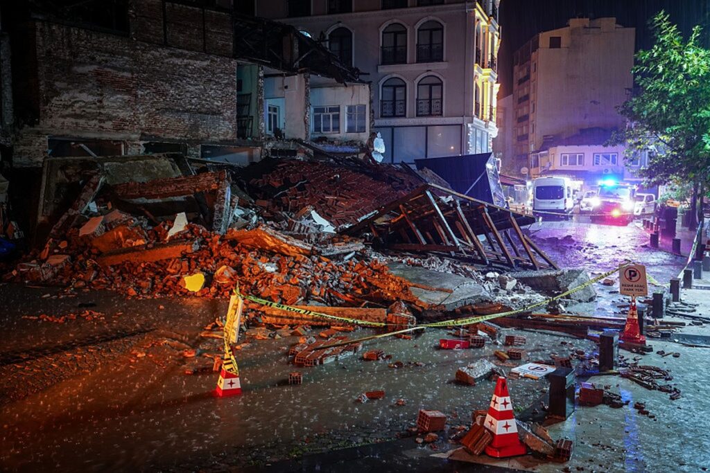 terremoto-de-6,1-atinge-turquia-e-deixa-moradores-em-panico