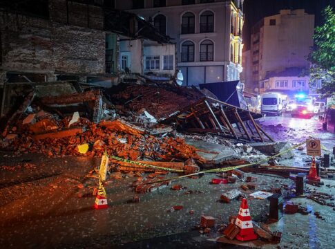 terremoto-de-6,1-atinge-turquia-e-deixa-moradores-em-panico