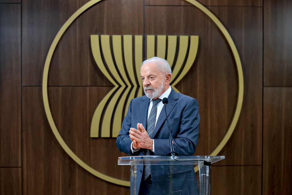 apos-megaoperacao-no-rio,-politicos-de-direita-vinculam-lula-ao-crime