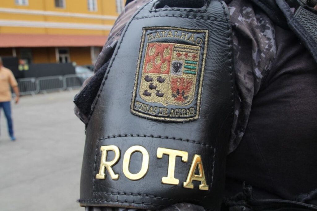 idoso-se-tranca-no-quarto-ao-notar-invasao-de-ladroes.-pm-prende-trio