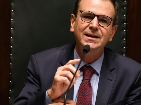 prefeito-do-rio-apoia-operacao-policial-contra-o-comando-vermelho