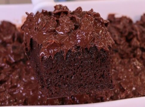 aprenda-a-receita-viral-e-deliciosa-de-bolo-de-chocolate-crocante