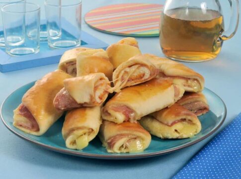 faca-enroladinho-de-presunto-e-queijo-pronto-com-so-2-ingredientes