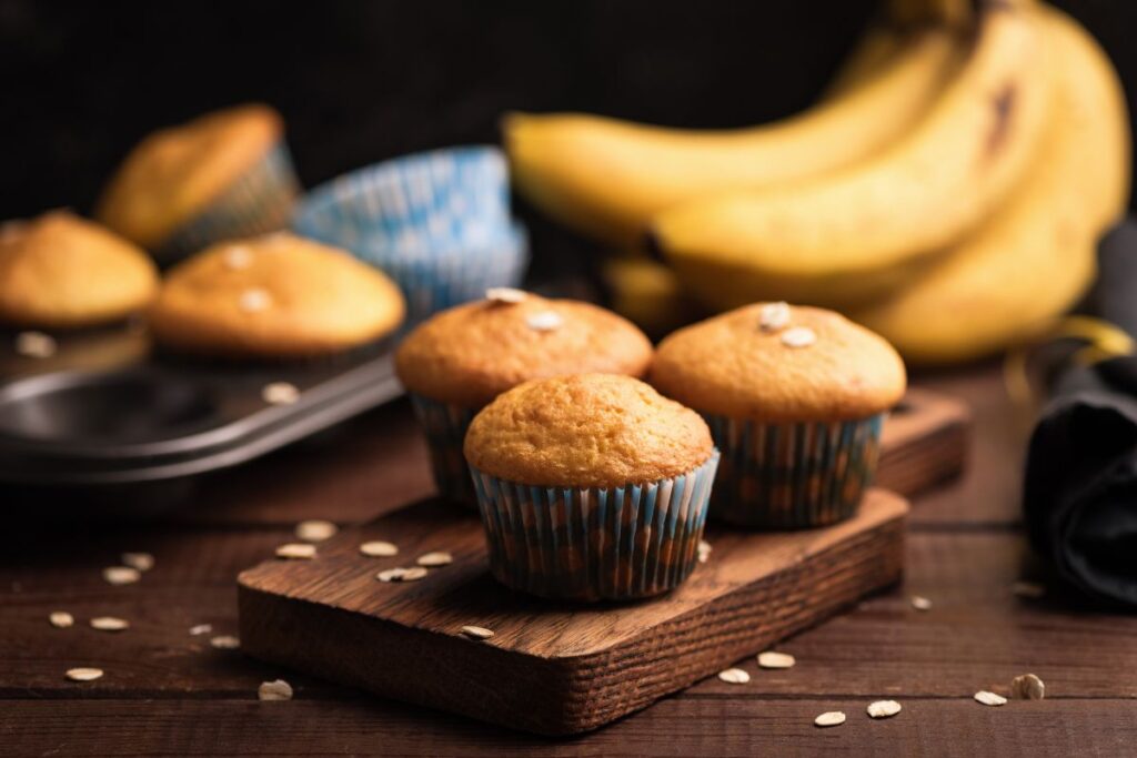 faceis-e-saborosos:-bolinhos-veganos-de-banana-com-5-ingredientes