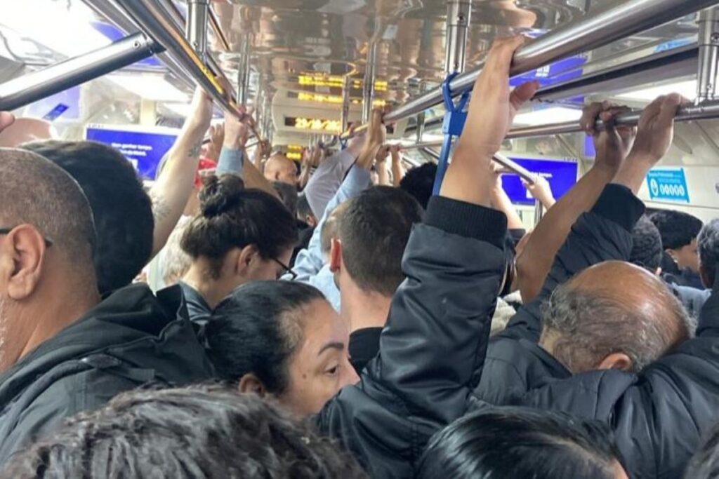 linhas-1-azul-e-3-vermelha-do-metro-operam-com-velocidade-reduzida