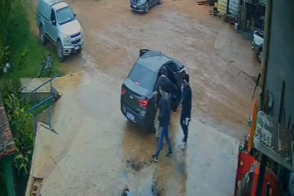 imagens-mostram-cac-sendo-“sequestrado”-por-falsos-pfs-em-sp