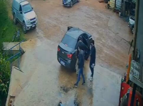 imagens-mostram-cac-sendo-“sequestrado”-por-falsos-pfs-em-sp