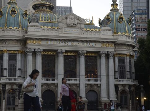 theatro-municipal-do-rio-exibe-frida-ate-o-dia-31