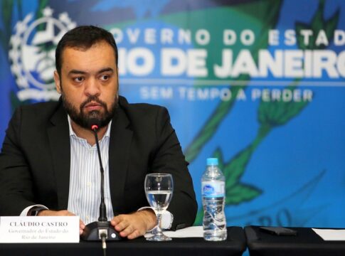 castro-nega-batalha-politica,-mas-manda-recado:-“ou-soma-ou-suma”