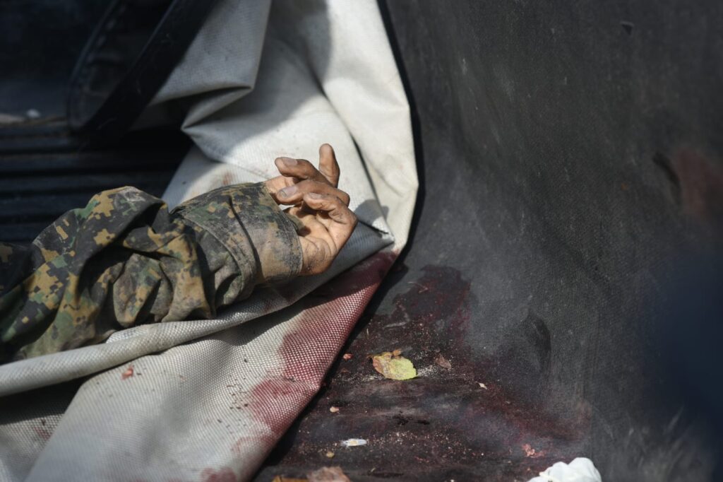 pcerj-vai-investigar-quem-retirou-roupas-de-guerra-e-armas-de-corpos