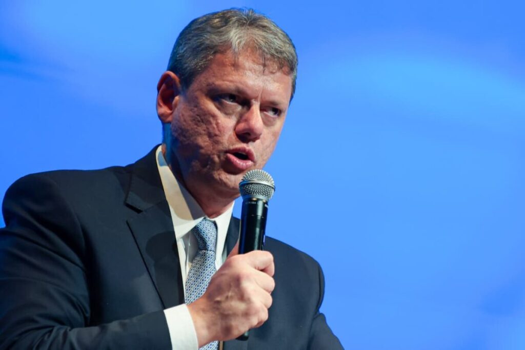 tarcisio-e-governadores-de-oposicao-articulam-apoio-a-rj-apos-operacao