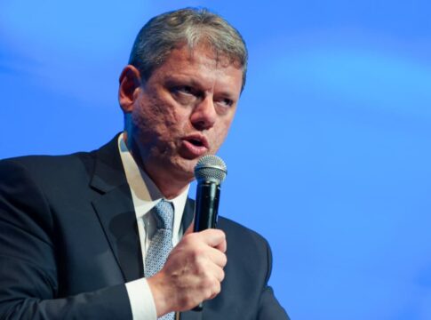 tarcisio-e-governadores-de-oposicao-articulam-apoio-a-rj-apos-operacao