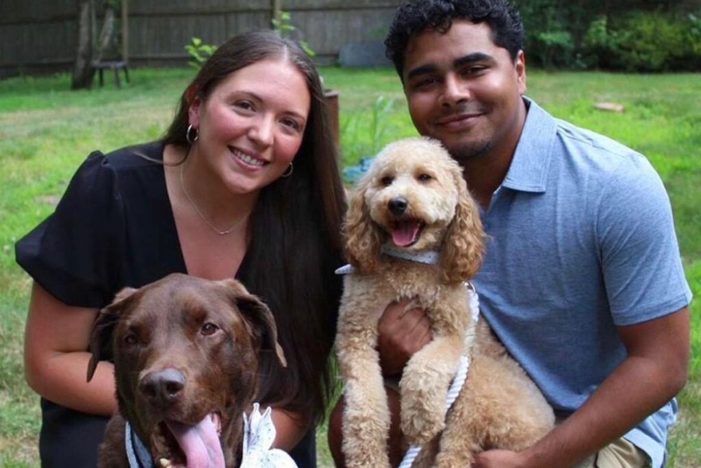 casal-recebe-surpresa-ao-rever-seus-cachorros-apos-o-casamento