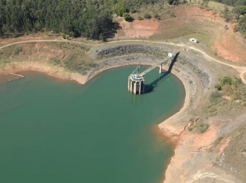 ias:-sabesp-retira-mais-agua-de-represas-do-que-nunca-e-nivel-preocupa