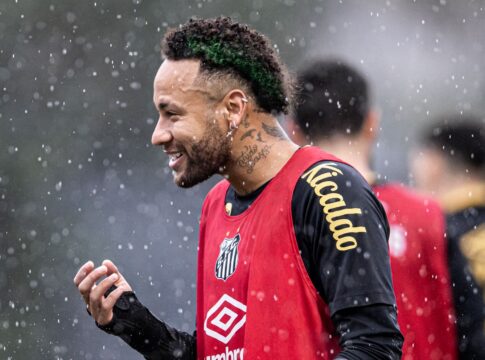 neymar-surge-em-treino-do-santos-com-novo-visual;-veja