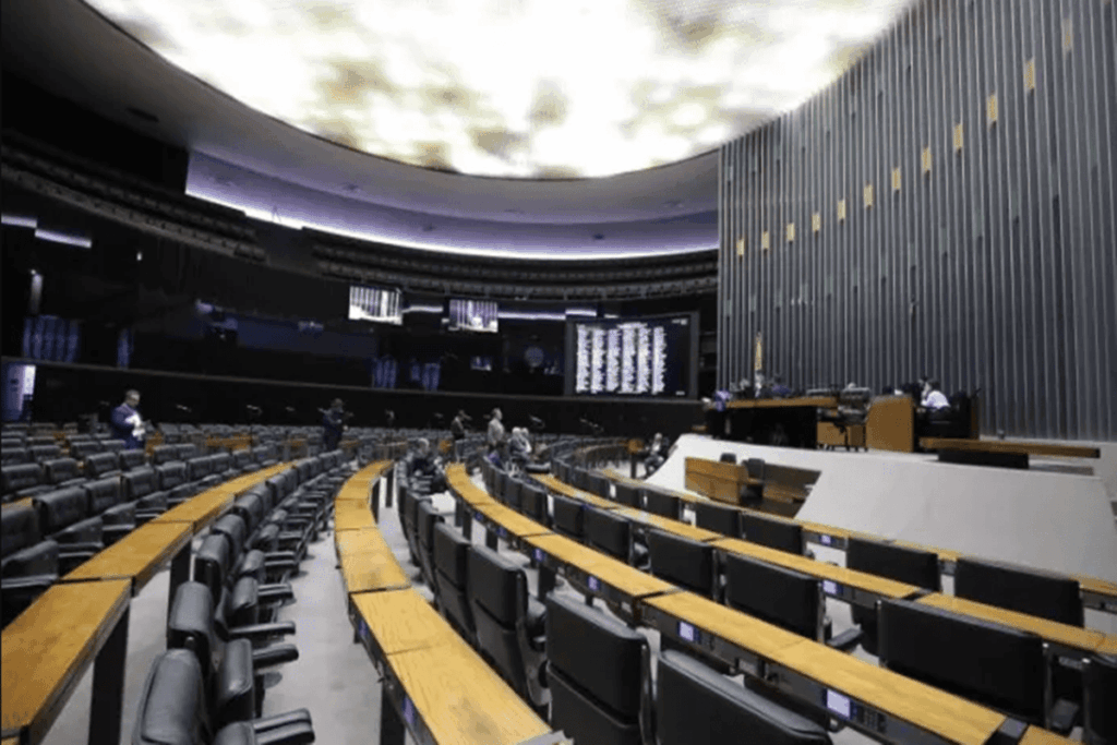 trio-e-detido-ao-tentar-entrar-com-armas-na-camara-dos-deputados