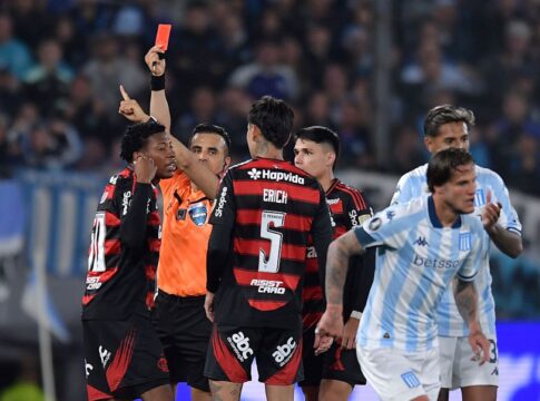 plata-e-expulso-na-semifinal-da-libertadores-e-web-se-revolta;-confira