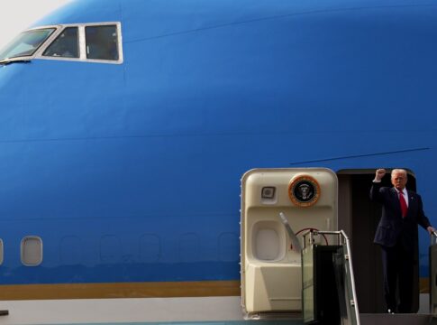 trump-diz-que-reduzira-tarifas-aplicadas-sobre-a-china-apos-reuniao-com-xi