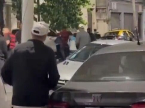 video:-torcedores-de-flamengo-e-racing-entram-em-conflito-na-argentina