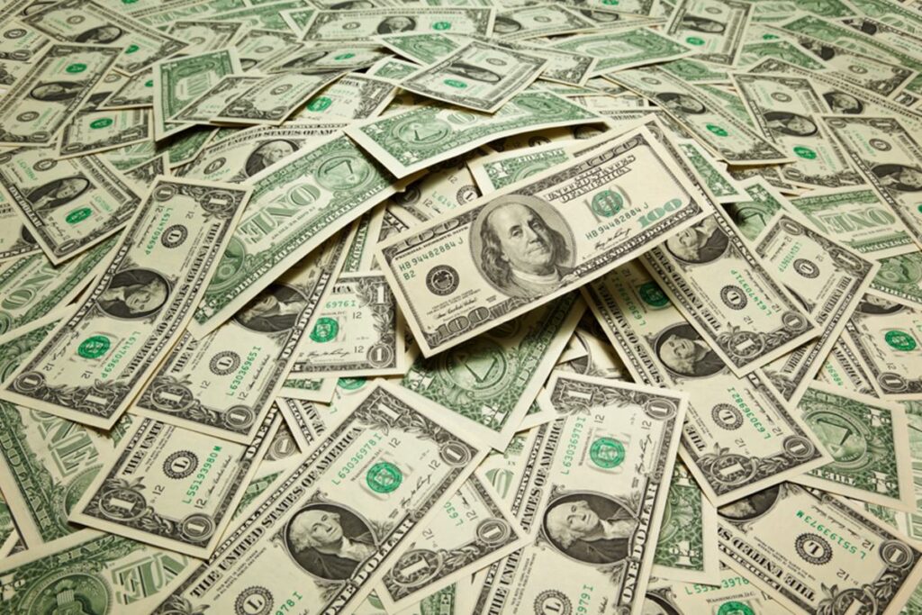 dolar-abre-em-alta-com-tregua-entre-eua-e-china,-caged-e-balancos