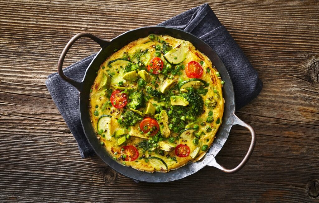 sujando-apenas-uma-panela:-receita-de-frittata-de-batata-com-abobrinha
