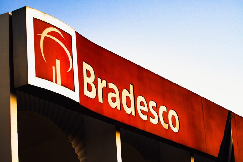 apesar-de-alta-no-lucro,-bradesco-ve-acoes-cairem-forte.-entenda