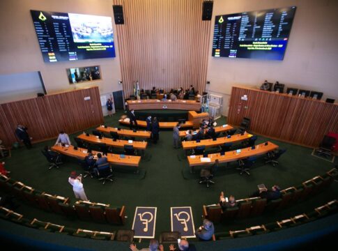 deputados-apresentam-projeto-para-revogar-dia-das-vitimas-do-comunismo