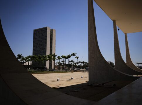 com-apoio-do-pl,-congresso-da-a-suplentes-poder-de-mexer-em-emendas