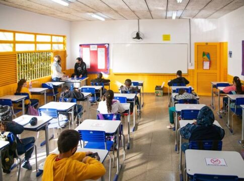 df:-juiz-suspende-desconto-em-aposentadorias-e-pensoes-de-professores