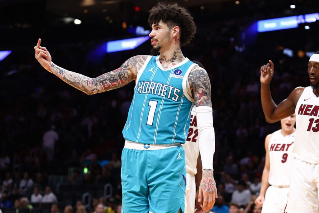 lamelo-e-multado-em-us$-35-mil-apos-gesto-em-derrota-dos-hornets