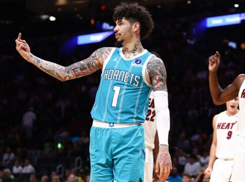 lamelo-e-multado-em-us$-35-mil-apos-gesto-em-derrota-dos-hornets