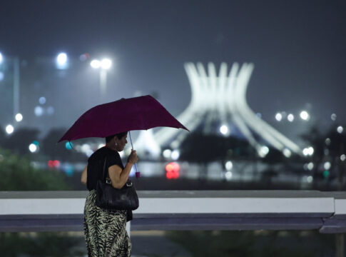 pelo-segundo-dia-consecutivo,-df-esta-sob-alerta-para-chuvas-intensas pelo-segundo-dia-consecutivo,-df-esta-sob-alerta-para-chuvas-intensas