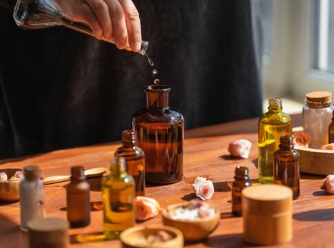 qual-oleo-essencial-usar-em-casa-para-afastar-estresse-e-mas-energias