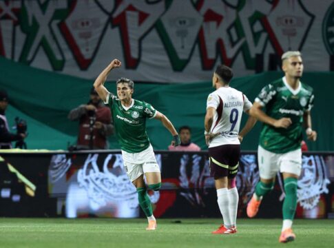 palmeiras-abre-o-placar-contra-a-ldu-pela-libertadores;-veja-o-lance