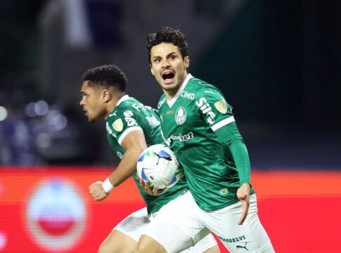 veiga-marca-o-terceiro-gol-do-palmeiras-contra-a-ldu-na-libertadores