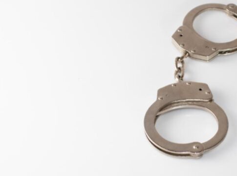 noiva-faz-confusao-com-“dancarinos-eroticos”-em-cha-de-lingerie