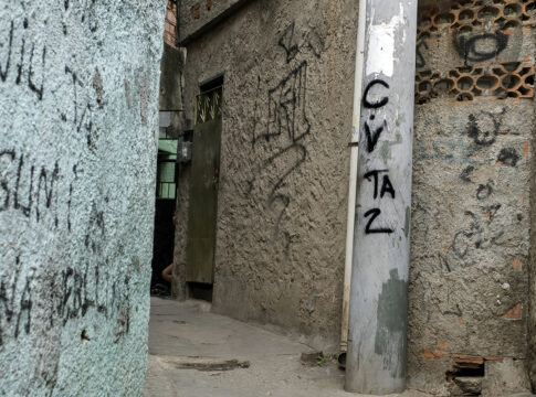 como-matar-policial-virou-bilhete-de-entrada-no-cv-do-rio