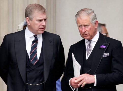 rei-charles-expulsa-o-irmao-andrew-de-mansao-de-31-quartos;-saiba-mais